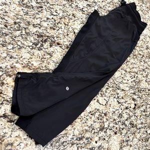lululemon, black, light weight joggers. Size 6. Cinch ankles. Gently used.